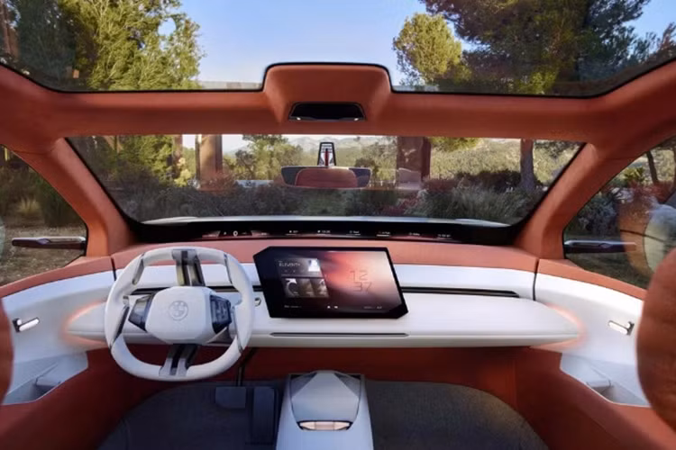 Về nội thất, chắc chắn khoang cabin của BMW X5 mới sẽ được thiết kế tối giản nhưng vẫn sở hữu hàng loạt tiện ích hàng đầu như: bảng taplo được đơn giản hóa với một màn trung tâm đứng giữa và một màn HUD hiển thị trên kính thay thế cho đồng hồ kỹ thuật số.