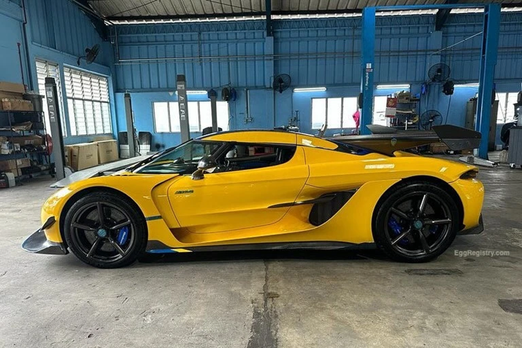Toàn bộ sức mạnh của xe Koenigsegg Jesko sẽ được truyền đến hộp số 9 cấp mới có tên gọi Lightning Speed Transmission, nhờ đó, siêu phẩm đang nhăm nhe về dải đất hình chữ S có thể tăng tốc từ vị trí xuất phát lên 100 km/h chỉ 2,5 giây trước khi lao đến con số tốc độ tối đa khủng khiếp lên đến 482 km/h.