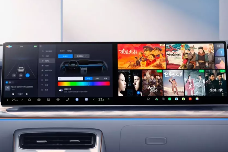 Viền dưới áp dụng thiết kế hút gió hình thang ... Nhìn tổng thể rất sắc nét. Bộ mâm 5 chấu sắc cạnh, 2 màu tương phản hoàn toàn phù hợp với thương hiệu Nezha. Nhìn từ bên cạnh, Nezha L sử dụng thiết kế mui xe màu đen và với phần eo được nâng lên, có vẻ như nó đã sẵn sàng hoạt động.