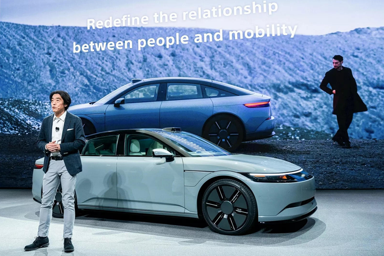 Đây là một trong số nhiều tính năng công nghệ nổi bật được đưa vào trong xe nhằm “nâng cao trải nghiệm cảm xúc, cách mạng hóa và xác định lại mối quan hệ giữa con người với phương tiện di chuyển”.