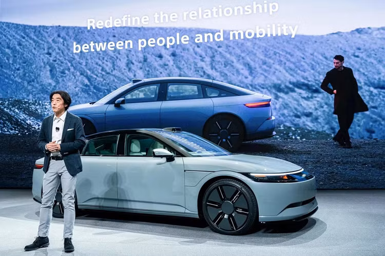 Đây là một trong số nhiều tính năng công nghệ nổi bật được đưa vào trong xe nhằm “nâng cao trải nghiệm cảm xúc, cách mạng hóa và xác định lại mối quan hệ giữa con người với phương tiện di chuyển”.