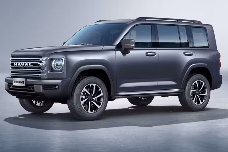 Được định vị là một chiếc SUV địa hình, Haval H9 mới có kích thước 4950(5000)/1960(1976)/1930 mm, chiều dài cơ sở 2850 mm. Khả năng kéo của nó lên tới 2,5 tấn (2500 kg).