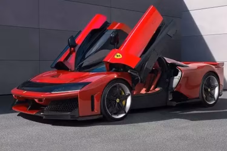 Việc bổ sung thêm sức mạnh hybrid giúp F80 có tổng công suất 1.184 mã lực so với 819 mã lực của 296, và biến F80 trở thành siêu xe dẫn động bốn bánh đầu tiên của Ferrari. Nhưng mặc dù có rất nhiều năng lượng điện, F80 không có chế độ chạy thuần điện.