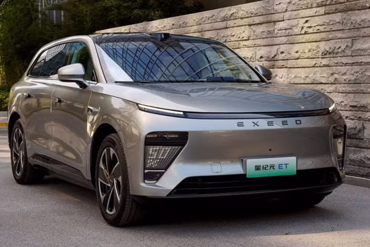 Sức mạnh đến từ hệ thống dẫn động 4 bánh Snow Leopard bao gồm bộ mở rộng phạm vi 1,5T và hai động cơ đồng bộ nam châm vĩnh cửu, kết hợp với bộ pin 41,16 kWh.