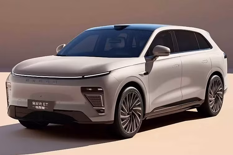 Được chế tạo dựa trên nền tảng điện tử E0X của Chery, chiều dài, chiều rộng và chiều cao vẫn giữ nguyên so với các phiên bản đã ra mắt trước đó với chiều dài, chiều rộng và chiều cao là 4955/1975/1698 mm và chiều dài cơ sở là 3000 mm. Trọng lượng không tải 2380 kg.