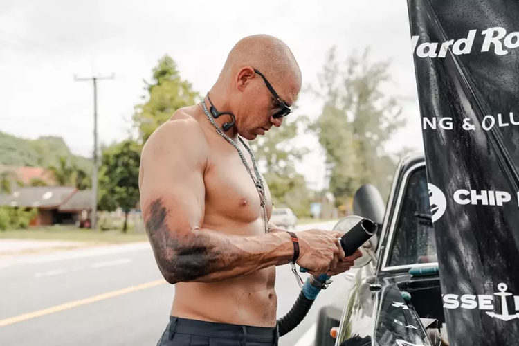 Ở Thái Lan, người dân cũng rất quan tâm đến Gumball 3000 2024, nhưng tiếc là 1 trong cái nôi về siêu xe ở Asean lại có số lượng xe đón đoàn rất ít ỏi, chỉ có 3 Lamborghini Diablo, Lamborghini Revuelto và Porsche 911 GT2 RS, nhưng các con đường đẹp, sự thân thiện của người dân đã giúp các thành viên trong đoàn Gumball 3000 2024 rất thoải mái.