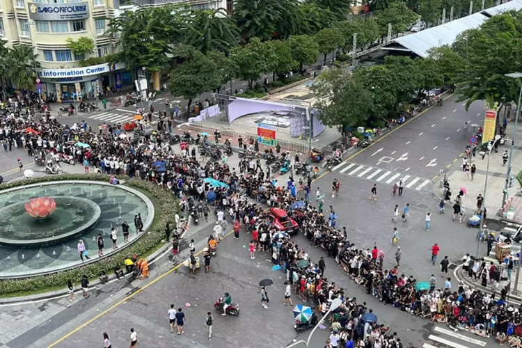 Nhưng dù là người thích hay không đam mê siêu xe vẫn chào đón nồng nhiệt đoàn siêu xe Gumball 3000 2024 mỗi khi đi qua nước mình, ấn tượng của hành trình siêu xe lớn nhất thế giới lần thứ 25 không chỉ ở con người, phong tục của từng nước mà còn đường đi.