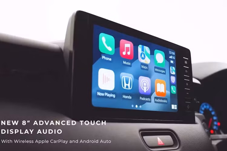 Màu sơn này đi kèm với nóc màu đen tương phản. Tương tự ngoại thất, nội thất của Honda HR-V 2025 tại Thái Lan cũng được nâng cấp. Xe có thêm màn hình cảm ứng trung tâm 8 inch mới, hỗ trợ kết nối Apple CarPlay và Android Auto không dây. Những trang bị còn lại của mẫu SUV cỡ B này vẫn giữ nguyên như cũ.