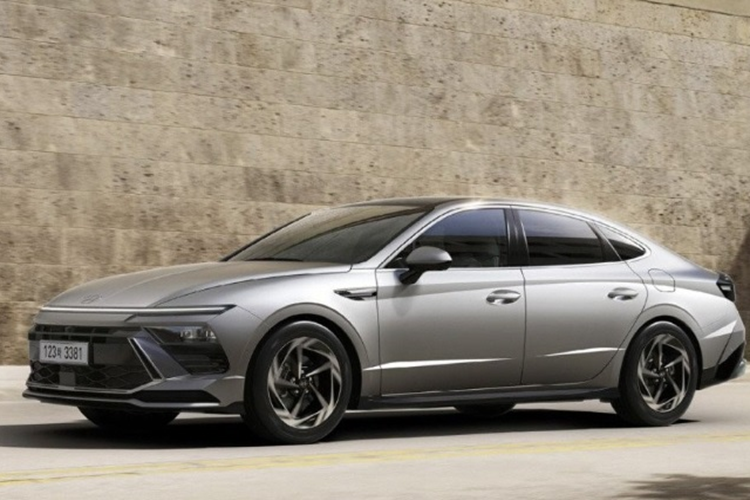 Theo đó, các tính năng này sẽ tự động hoạt động từ chế độ cao đến thấp, giúp nâng cao trải nghiệm cho người dùng. Cung cấp sức mạnh cho Hyundai Sonata thế hệ mới vẫn là 2 tùy chọn động cơ xăng và hybrid như cũ.