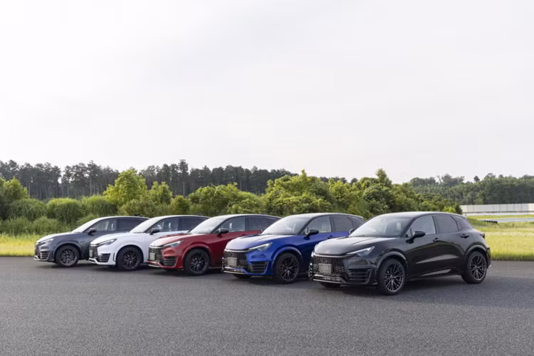 Tay đua Masahiro nhận xét rằng nếu LBX Hybrid là một đôi sneaker thì Morizo RR có thể được ví như một đôi giày thể thao đa năng. Các đơn đặt hàng cho LBX Morizo RR đã bắt đầu ở Nhật Bản với đợt giao hàng đầu tiên dự kiến vào tháng 8.