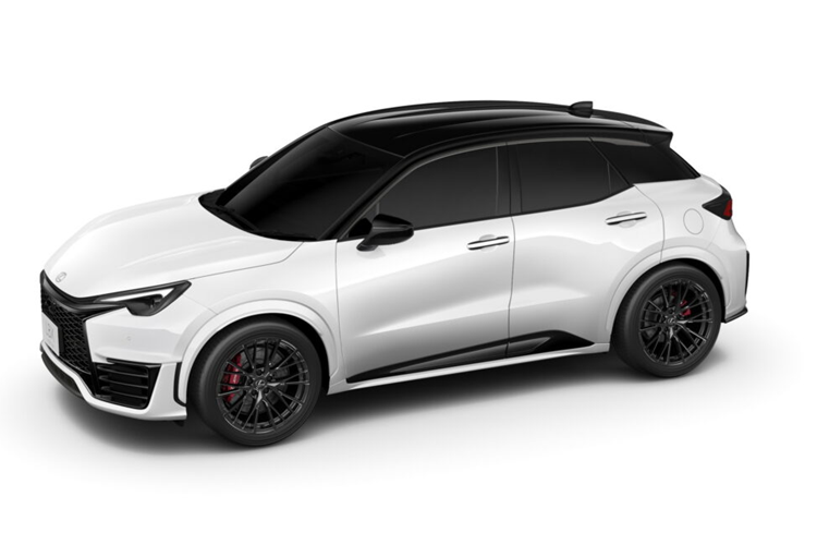 Giá xe Lexus LBX Morizo RR 2025 cho cả hai biến thể số sàn và số tự động là 6.500.000 Yên (Khoảng 41.700 USD). Đối với những người đang tìm kiếm trải nghiệm độc đáo hơn nữa, Lexus đang cung cấp phiên bản “Bespoke Build” sản xuất giới hạn chỉ 100 chiếc của Morizo RR.