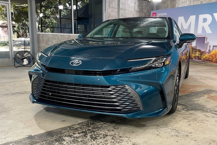 Hệ thống này bao gồm các tính năng hiện đại như cảnh báo tiền va chạm giúp phát hiện phương tiện và người đi bộ, kiểm soát hành trình thích ứng, hỗ trợ chệch làn đường, hỗ trợ biển báo giao thông, đèn pha tự động, giám sát điểm mù và cảnh báo phương tiện cắt ngang phía sau