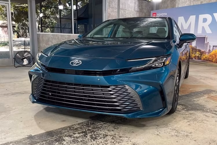 Hệ thống này bao gồm các tính năng hiện đại như cảnh báo tiền va chạm giúp phát hiện phương tiện và người đi bộ, kiểm soát hành trình thích ứng, hỗ trợ chệch làn đường, hỗ trợ biển báo giao thông, đèn pha tự động, giám sát điểm mù và cảnh báo phương tiện cắt ngang phía sau