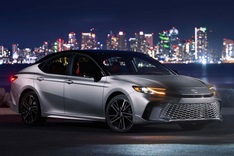 Mẫu sedan ăn khách của Toyota cũng được trang bị gói công nghệ an toàn Toyota Safety Sense 3.0.