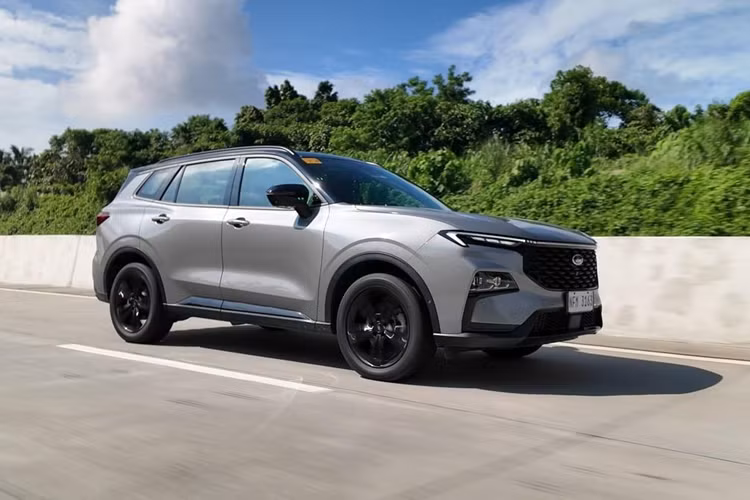 Tại Việt Nam, Ford Territory đang được phân phối với 3 phiên bản Trend, Titanium và Titanium X, đi cùng mức giá dao động từ 799 - 929 triệu đồng. Nếu mở bán tại Việt Nam, giá xe Ford Territory Sport 2025 có thể sẽ là phiên bản đắt nhất của mẫu SUV cỡ C này.