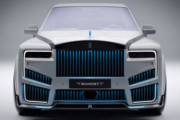 Đáng chú ý, đây là phiên bản tùy chỉnh đầu tiên của Mansory đối với Cullinan kể từ khi mẫu SUV được nâng cấp hồi tháng 5 năm nay.