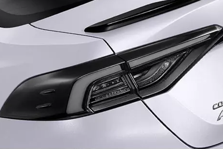 Tương tự phiên bản cũ, Toyota Corolla Altis GR Sport 2024 cũng có những trang bị riêng như lò xo, hệ thống giảm xóc và thanh chống lật. Những trang bị này hứa hẹn giúp cải thiện cảm giác lái của Corolla Altis GR Sport so với những phiên bản khác của xe.