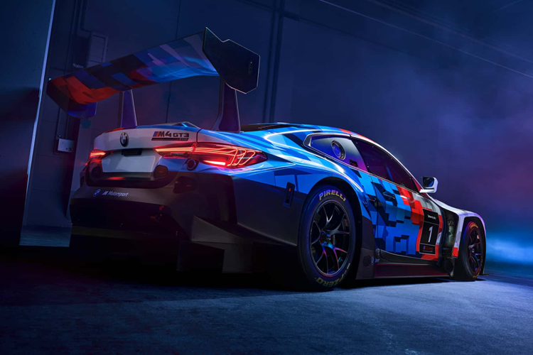 M4 GT3 hiện tại đã giành được hơn 80 chiến thắng và giành được 9 danh hiệu cho đến nay. Mức giá xe BMW M4 GT3 2025 khởi điểm ở mức khoảng 578.000 Euro (tương đương khoảng 625.000 USD và gần 16 tỷ đồng) theo quy đổi hiện tại.