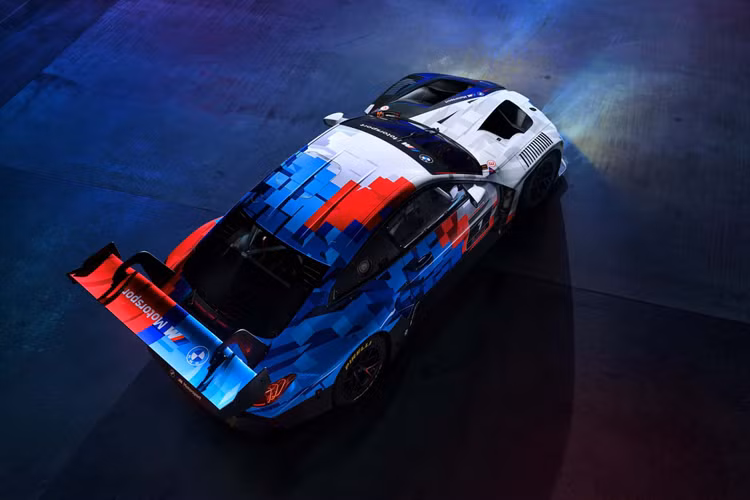 Mẫu xe vẫn được trang bị khối động cơ P58 với thiết lập sáu xi-lanh thẳng hàng 3.0 lít tăng áp kép, công suất lên tới 590 mã lực kết hợp với hộp số tuần tự Xtrac sáu cấp. Đây chính là sự phát triển triển của hệ truyền động được sử dụng trong M8 GTE.