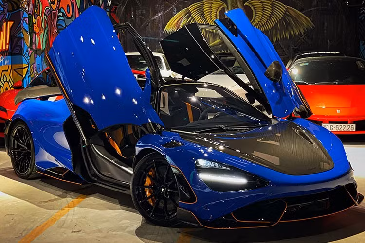 So với McLaren 720S, McLaren 765LT được chăm chút lại ngoại hình với nhiều sự thay đổi dễ nhận ra và còn nhẹ hơn 80 kg so với phiên bản tiêu chuẩn này.