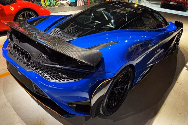 Sức mạnh của khối động cơ trên siêu xe hàng hiếm McLaren 765LT tại Việt Nam sẽ chạy qua hộp số ly hợp kép bảy tốc độ đã có các tinh chỉnh làm cho việc sang số nhanh hơn 15% so với McLaren 720S.