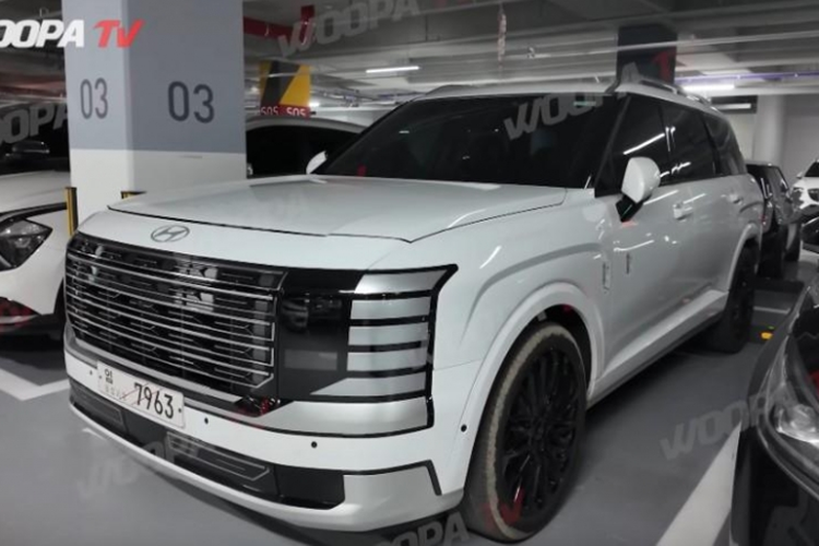 Theo đó, Hyundai Palisade 2025 mới mang đến cho người dùng khoang cabin rộng rãi và sang trọng, được thiết kế dành cho gia đình và nhấn mạnh vào sự thoải mái, tiện nghi.