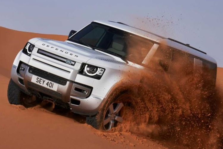  Land Rover Defender Với hệ thống treo có thể điều chỉnh, các phiên bản khác nhau của cả Defender 90, Defender 110 và Defender 130 có thể đạt khoảng sáng gầm tối thiểu là 292 mm, cho khả năng lội nước lên đến 850 mm ở bản tiêu chuẩn và 900 mm ở bản được trang bị tùy chọn treo khí nén.