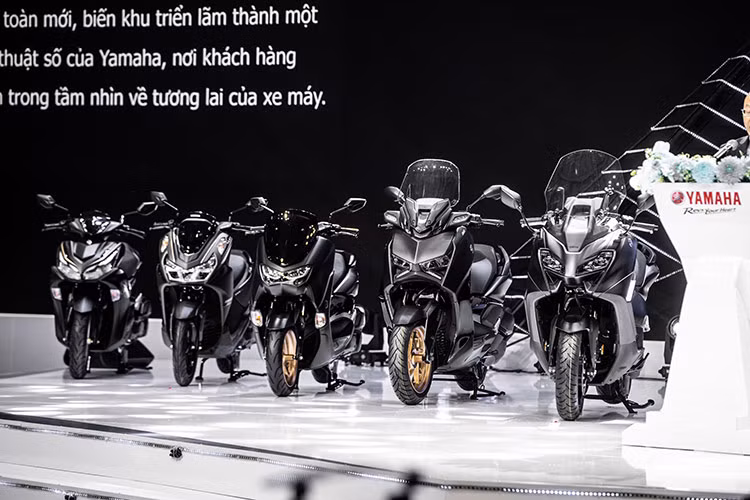 Dàn xe máy Yamaha Motor Việt Nam tại gian trưng bày các sản phẩm được chia thành bốn khu vực riêng biệt: Fashionable Ride, Chill Ride, Adventure Ride và Adrenaline Ride với màu sắc và cá tính khác nhau.