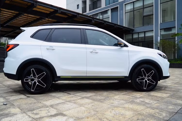 Camera 360 độ, hệ thống kiểm soát hành trình, cảm biến đỗ xe trước/sau, cảm biến áp suất lốp, hệ thống chống bó cứng phanh ABS, phân phối lực phanh điện tử EBD, kiểm soát phanh khi vào cua, hỗ trợ lực phanh khẩn cấp BA, cân bằng điện tử, hỗ trợ chống lật, hỗ trợ khởi hành ngang dốc và hỗ trợ xuống dốc.