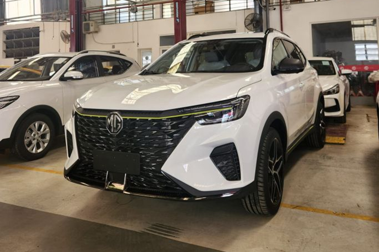 Tuy nhiên, MG RX5 có một thua thiệt lớn so với các đối thủ khi không được trang bị các tính năng trợ lái nâng cao ADAS như những đối thủ cùng phân khúc. Thay vào đó, xe chỉ sở hữu trang bị an toàn khác cơ bản như 6 túi khí