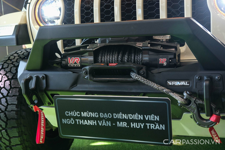 Các mẫu xe trước đây đa phần đi phố phù hợp hơn nên chiếc xe mới phải đáp ứng nhu cầu khám phá với hành trình lên rừng, xuống biển”. “Dự kiến chiếc xe này sẽ cùng Huy Vân đi đến Tây Bắc. Trước đây mình dành nhiều thời gian cho công việc và bây giờ là lúc khám phá quê hương để thấy Việt Nam đẹp đến cỡ nào”, đạo diễn Ngô Thanh Vân chia sẻ.