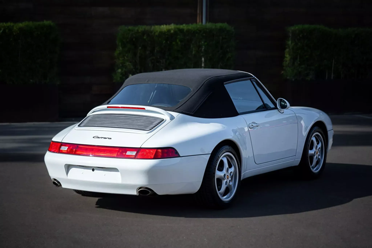 Đáng chú ý là chiếc xe này đã được rao bán vào tháng 8, mức đấu giá Porsche 911 Carrera Cabriolet 1995 lên tới 180.993 Đô. Tuy nhiên, mức giá này vẫn chưa đạt được ngưỡng giá mong muốn và vẫn được lưu trữ cho tới nay.