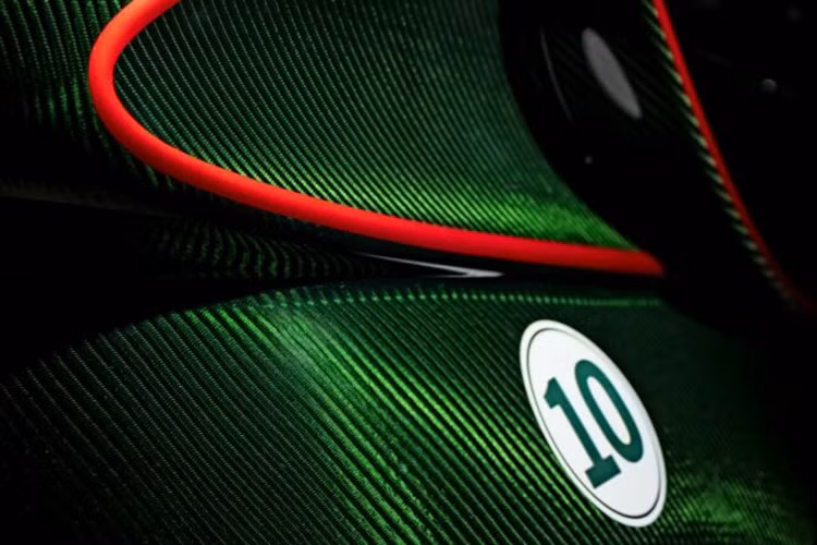 Chủ sở hữu có thể tự thực hành, luyện tập lái Huayra R trên máy mô phỏng hoặc đặt các buổi huấn luyện từ xa để học các đường đua và kỹ năng lái xe mới. Pagani cũng sẽ tổ chức các sự kiện ảo và chủ sở hữu sẽ có thể tự tổ chức các cuộc đua ảo trên máy mô phỏng này.