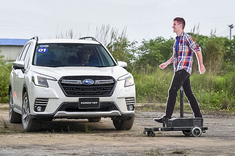 Chưa hết, xe còn sở hữu gói trợ lái nâng cao EyeSight 4.0 với camera kép cho tầm quan sát rộng hơn gấp 2 lần. Gói này mang đến những tính năng trợ lái ADAS như phanh tự động phòng tránh va chạm, đánh lái khẩn cấp tự động, kiểm soát hành trình thích ứng, định tâm làn đường và hỗ trợ giữ làn đường cho xe.