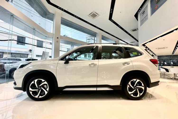 Cụ thể hơn, Subaru Forester bản tiêu chuẩn 2.0 iL được hãng áp dụng giá bán đặc biệt chỉ còn 869 triệu đồng. So với giá niêm yết, bản tiêu chuẩn này rẻ hơn 100 triệu đồng. Tiếp đến là Subaru Forester 2.0 iL EyeSight giảm giá 170 triệu đồng. Nhờ đó, giá bán của Subaru Forester 2.0 iL EyeSight trong tháng 10/2024 chỉ còn 929 triệu đồng.