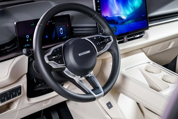 Ngoài ra, mẫu xe SUV Haval H6 2025 còn sở hữu hệ thống đèn 2 tầng với tạo hình như số 7 mới trên đầu xe. Nằm phía trên là đèn pha được gọi bằng cái tên Starry Light và bao gồm 54 bóng LED. Bên dưới là đèn định vị ban ngày với thiết kế nằm dọc như thác nước và bao gồm 6 dải LED.