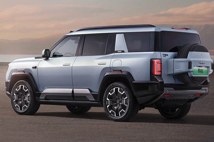 Ngoài hệ thống Qiankun ADS 3.0, Leopard 8 còn có hệ thống HiCar của Huawei. Hệ thống HiCar là ứng dụng di động trên ô tô của Huawei cho phép người dùng kết nối điện thoại với hệ thống thông tin giải trí trên ô tô, tương tự như CarPlay của Apple và Android Auto của Google.