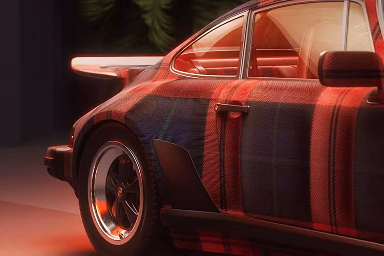 Porsche 930 Turbo họa tiết caro tartan đã ứng dụng loại vải kẻ sọc này trên nội thất dòng 911 Turbo của hãng từ những năm 1970, nhằm tạo ra điểm nhấn cho sản phẩm. Hình ảnh chiếc 930 Turbo với ngoại thất được phủ họa tiết caro đặc trưng của vải tartan xuất hiện trên kênh Instagram chính thức của Porsche thực chất là bản dựng đồ họa vi tính, không phải là xe có thực ngoài đời