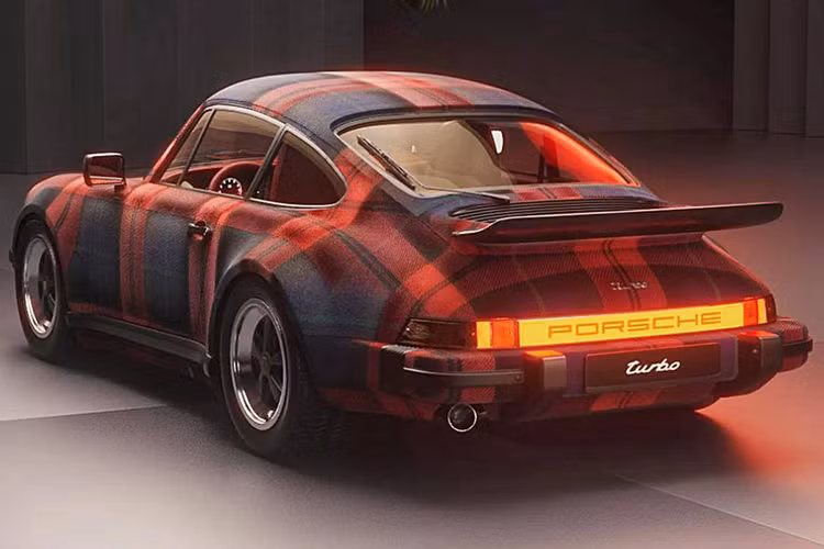 Với số lượng giới hạn 1.974 chiếc, mẫu xe này một lần nữa trưng bày chất liệu bọc vải tartan, gợi nhớ về quá khứ xứng tầm huyền thoại của nó. Mức giá xe Porsche 930 Turbo khởi điểm là 261.100 USD (6,4 tỷ đồng), chiếc xe phiên bản giới hạn này đảm bảo rằng di sản của 911 Turbo, bao gồm cả nội thất kẻ sọc caro tartan mang tính biểu tượng, sẽ tiếp tục được tôn vinh trong nhiều năm tới.