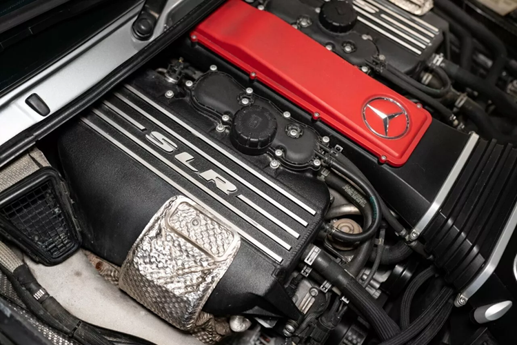 722 cũng được trang bị bộ mâm xe 19 inch đặc biệt, phanh lớn hơn, bộ chia gió phía trước mới bằng sợi carbon và nhẹ hơn một chút so với mẫu tiêu chuẩn. Mercedes cho biết mẫu xe này có thể tăng tốc từ 0 – 100 km/h trong 3,6 giây và tăng tốc 0 – 200 km/h trong 10,2 giây tại thời điểm ra mắt.