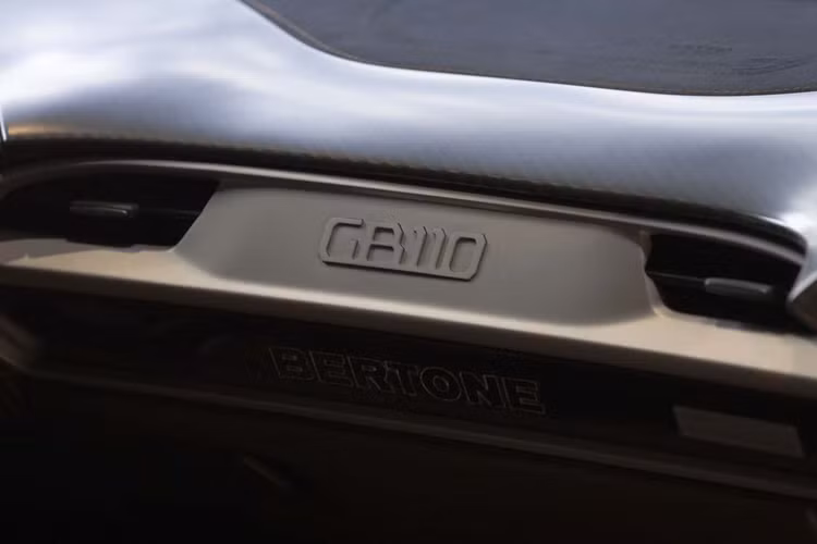 Với trang bị này, GB110 có khả năng đạt tốc độ tối đa lên tới 350 km/h. Theo Bertone, chiếc xe này có thể đạt được khả năng tăng tốc cực tốt nhờ trọng lượng tổng thể của xe chỉ ở mức 1422 kg.