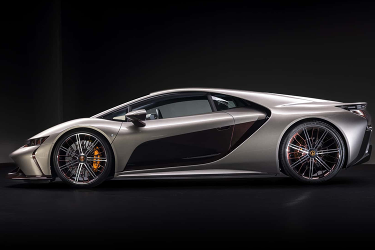 Trên thực tế, siêu xe Bertone GB110 sử dụng động cơ V10 dung tích 5.2 lít tăng áp kép, tạo ra công suất 1.124 mã lực và mô-men xoắn cực đại 1100 Nm. Sức mạnh được truyền tới cả bốn bánh thông qua hộp số tự động ly hợp kép bảy cấp.