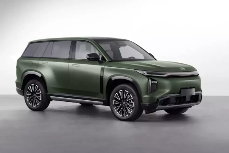 Trong danh mục MIIT mới nhất của Trung Quốc, mẫu SUV hybrid cắm điện Trumpchi S7 của GAC đã được công bố. Trước đó, mẫu xe GAC Trumpchi S7 PHEV 2025 mới đã ra mắt tại Triển lãm ô tô Quảng Châu vào tháng 11 và dự kiến sẽ ra mắt vào nửa đầu năm sau.