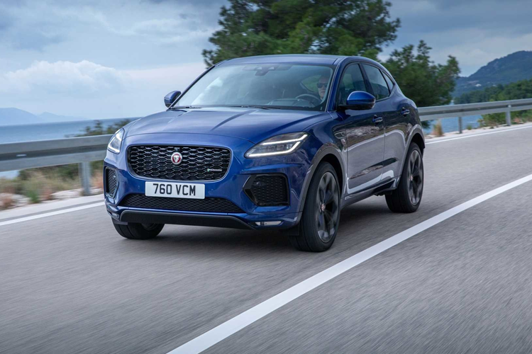 Khi chuyển dòng sản phẩm xe Jaguar thuần điện hoàn toàn, Jaguar cũng thừa nhận rằng họ sẽ bán được ít xe hơn trước đây. Trong năm 2017, hãng đã bán được gần 180.000 xe trên toàn cầu nhưng khi 3 mẫu xe điện thế hệ mới đầu tiên của hãng tung ra thị trường từ năm 2025 trở đi, mục tiêu doanh số chỉ là khoảng 50.000 xe.