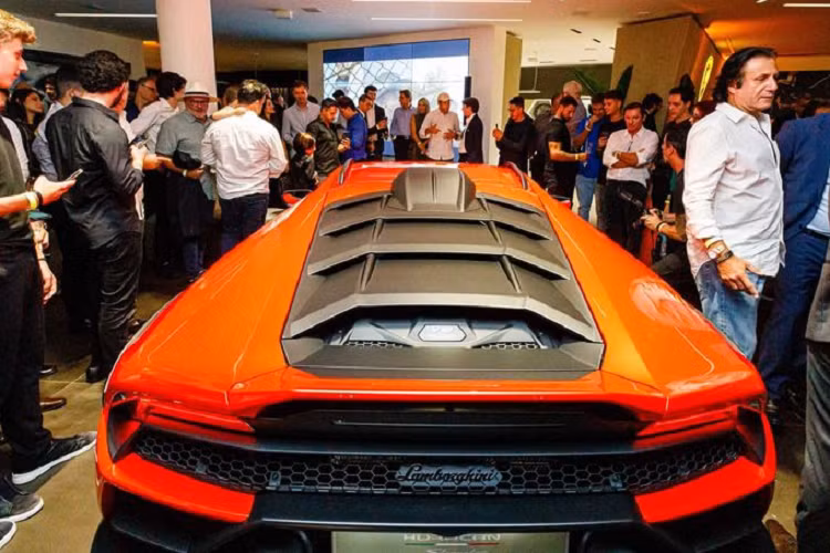 Trong năm qua, Lamborghini ghi nhận mức tăng trưởng doanh số mạnh mẽ với 10.000 xe, tăng 10% so với năm 2022. Trong đó, lượng xe bán ra tại khu vực châu Mỹ đạt 3.465 chiếc, tăng 9% so với năm 2022.