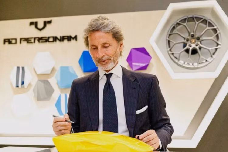 Ngoài ra, hãng siêu xe Lamborghini cũng đã giới thiệu tới khách hàng Brazil mẫu Huracan Tecnica sử dụng động cơ V10, Urus Performanceante và Urus S.