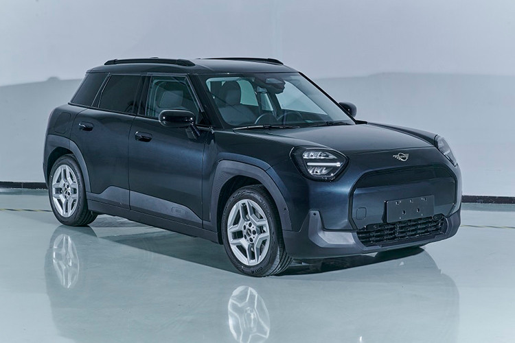 MINI Aceman EV 2024 chạy điện sẽ được sản xuất bởi Spotlight Automotive, một liên doanh thành lập bởi BMW và Great Wall Motor (GWM). Xe có tên mã J05 và được cung cấp với hai biến thể.