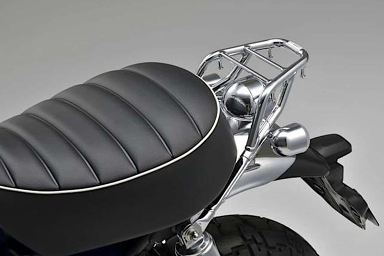 Honda Monkey được xem là hiện thân của Z50 xuất xưởng vào những năm 70. Thiết kế của xe theo phong cách hoài cổ do đó các bộ phận của xe như gương hậu, viền đèn pha, đèn sau, xi-nhan, chắn bùn đều được mạ crom – đặc trưng cho kiểu mẫu xe máy cổ điển.