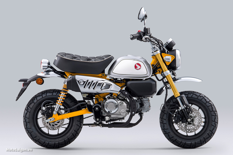 Trên tất cả các phiên bản, Honda Monkey 125 2025 đều được trang bị phuộc hành trình ngược, chống bó cứng phanh ABS ở bánh trước, đây được xem là một điểm cộng lớn cho mẫu xe này so các xe côn tay cùng phân khúc.