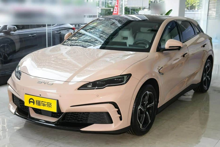 Ngoài ra, các phiên bản cao cấp còn được trang bị nền tảng silicon carbide điện áp cao 800V, cung cấp thời gian sạc nhanh trong 20 phút để sạc từ 30% đến 80%.